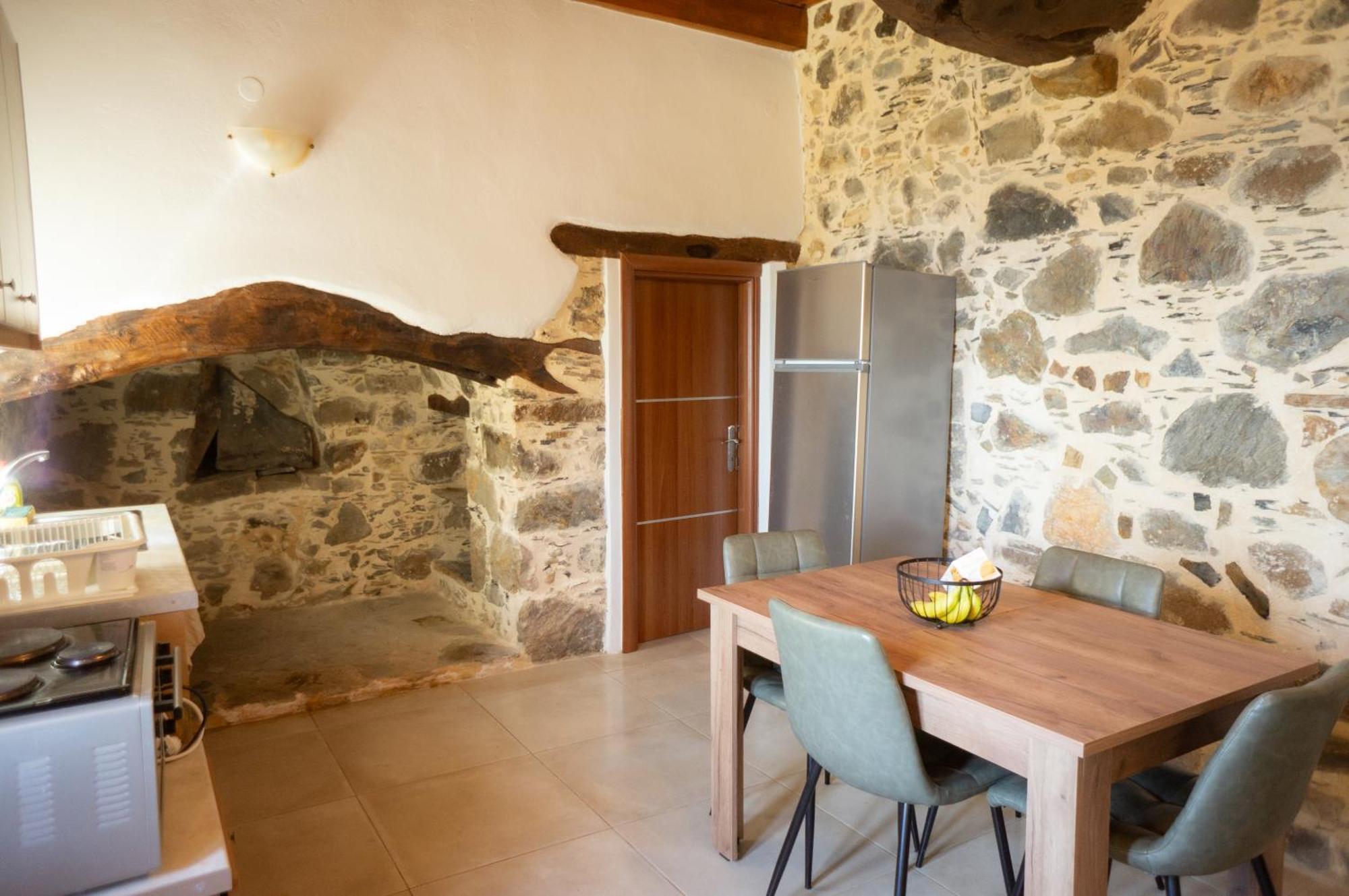 הוילה AmigdhalokeFálion Alegria Stone House מראה חיצוני תמונה